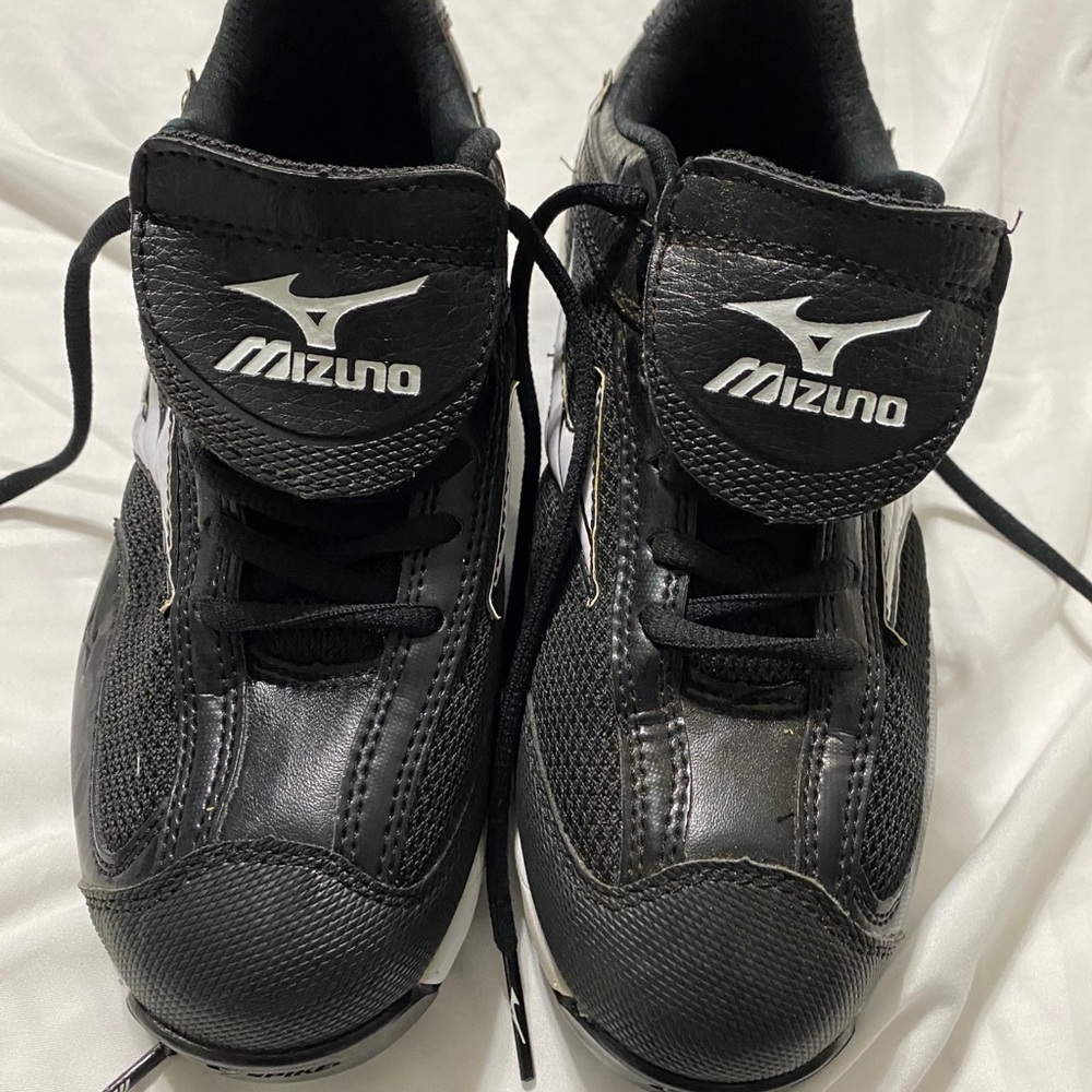 Women’s Mizuno Softball Cleats 9-Spike Swift Low